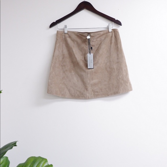REVOLVE BLANK NYC SUEDE MINI SKIRT NWT SIZE 29 ✨ - Picture 6 of 9